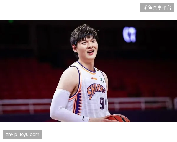 上海男篮凭借联盟顶级的进攻效率值登顶,古德温与本土锋线群的化学反应成为夺冠关键 上海男篮凭借联盟顶级的进攻效率值登顶,古德温与本土锋线群的化学反应成为夺冠关键